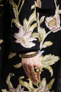 Details Christian Dior , Details Dior Fall 2018 Ready-to-Wear , Детали показа Кристиан Диор , Детали показа Диор осень зима 2018 , Fashion show , неделя моды в Париже , PFW , Мария Грация Кьюри , Mainstyles